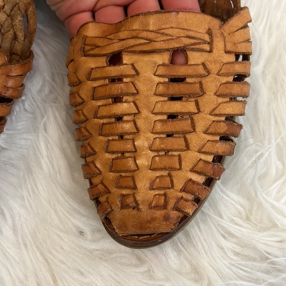 Capezio women’s 9M leather sandals - Picture 3 of 10